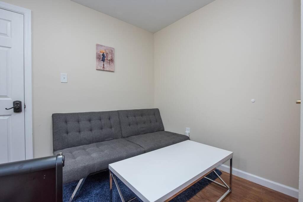 Thee Private Pool Table Unit Pennslanding, Queen Village, Tla, A *